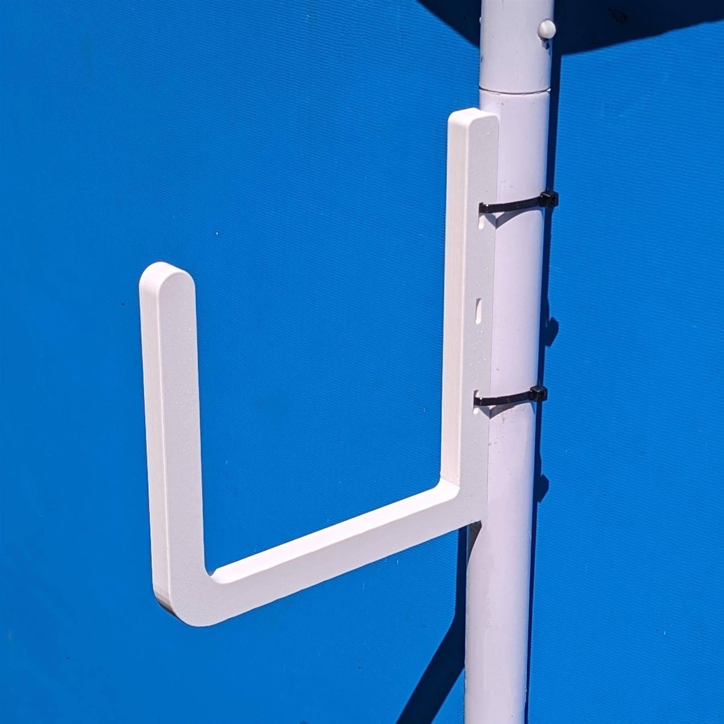 Aufbewahrungsgestell für Poolabdeckungen, klappbare Seitenhalterungen