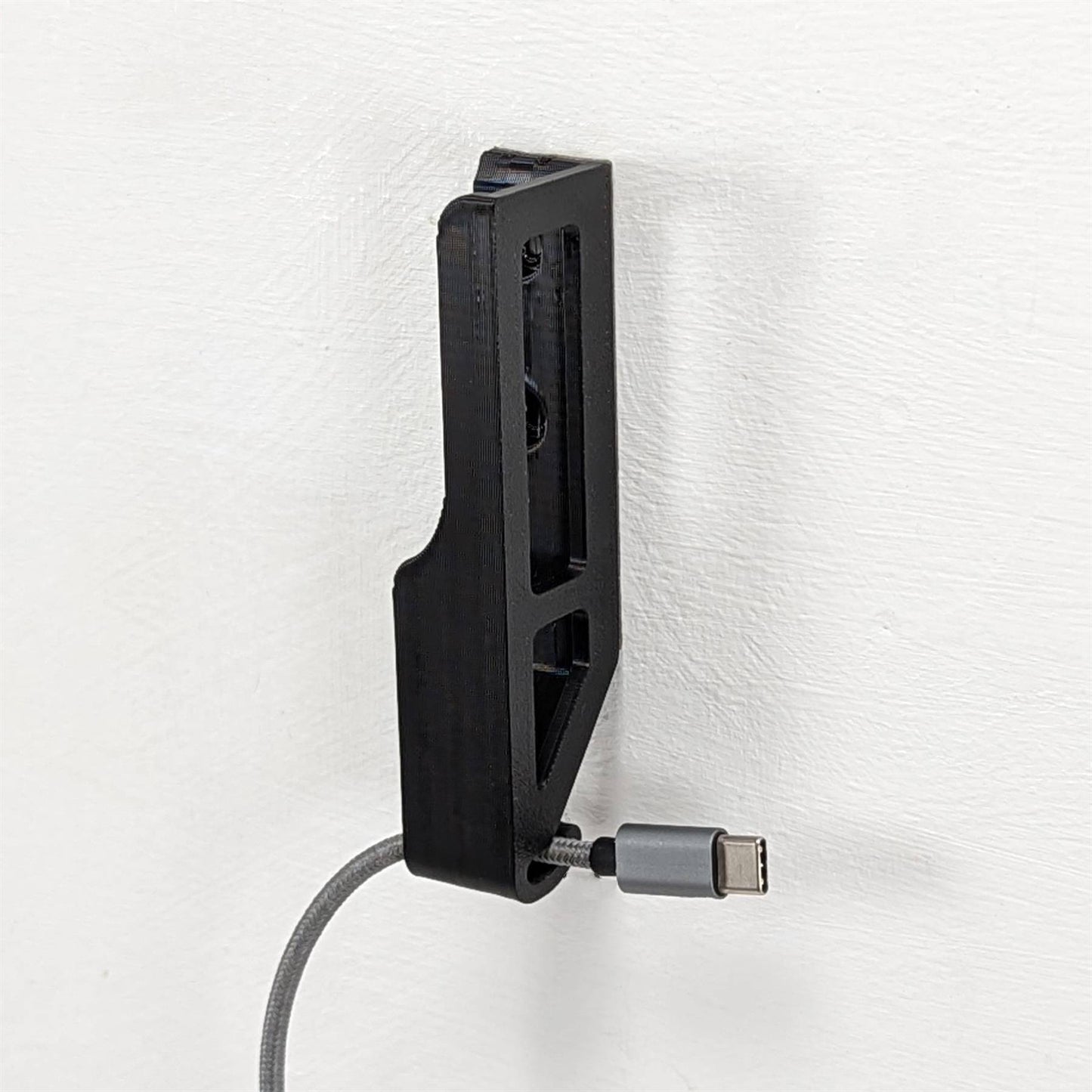 Tablet Wandhalterung Universal mit Kabelhaken (bis 19mm Dicke)