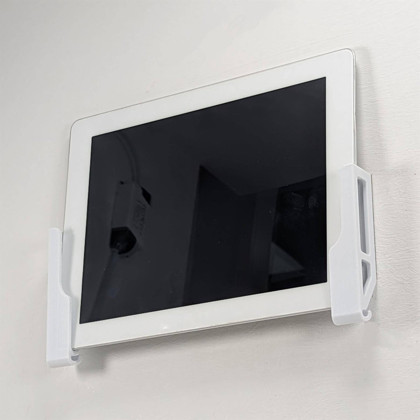Tablet Wandhalterung Universal mit Kabelhaken (bis 19mm Dicke)