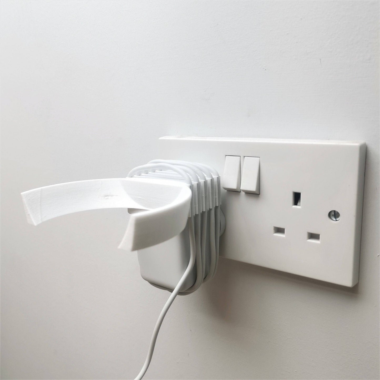 Echo Dot 4th Generation Plug Mount Plug Bracket (3pin UK) With Cable Management